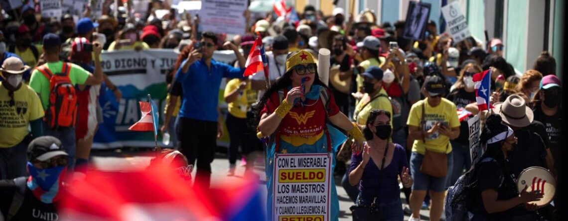 Puerto Rico. Miles de empleados públicos marchan por justicia salarial