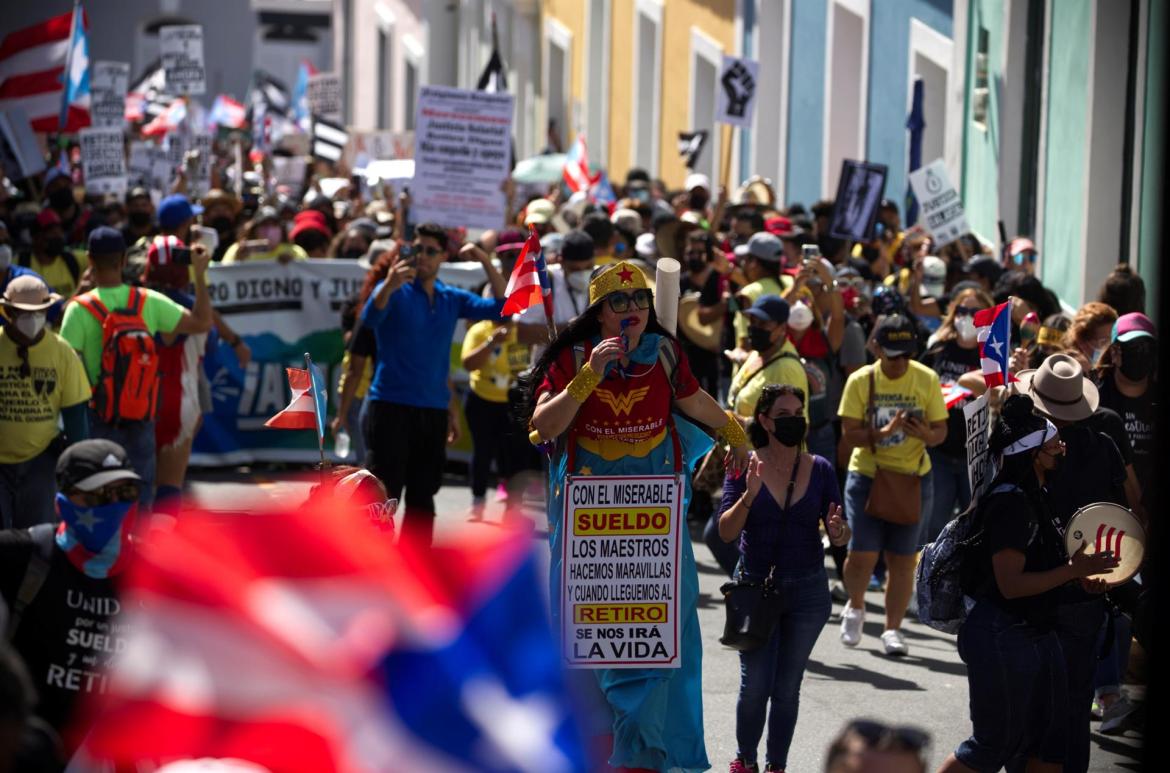 Puerto Rico. Miles de empleados públicos marchan por justicia salarial